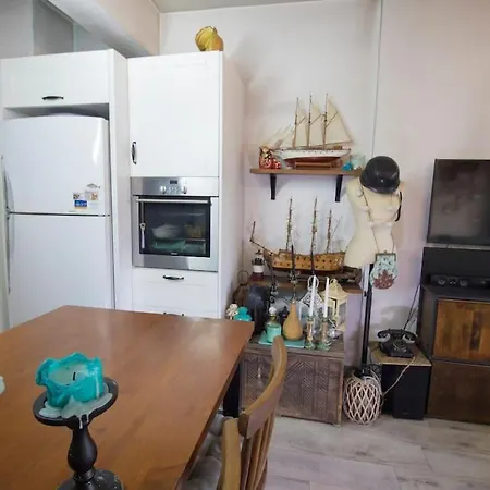 One Br Vacation W/garden In